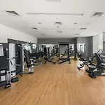 Waterfront View 1Br Apt With Gym, Pool & Sauna