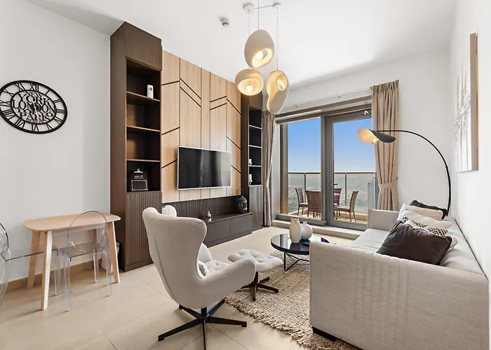 Waterfront View 1Br Apt With Gym, Pool & Sauna